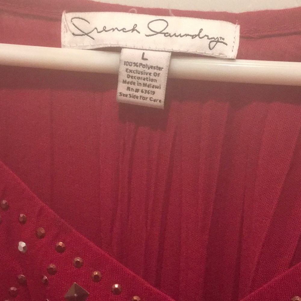 RED FLOWING TOP W/SILVER ACCENTS-4 ROWS ON V-NECK